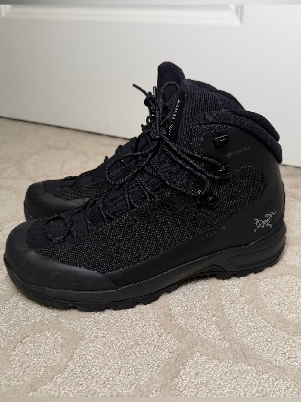 Arc'teryx Black Women's Acrux TR Waterproof Hiking Boots